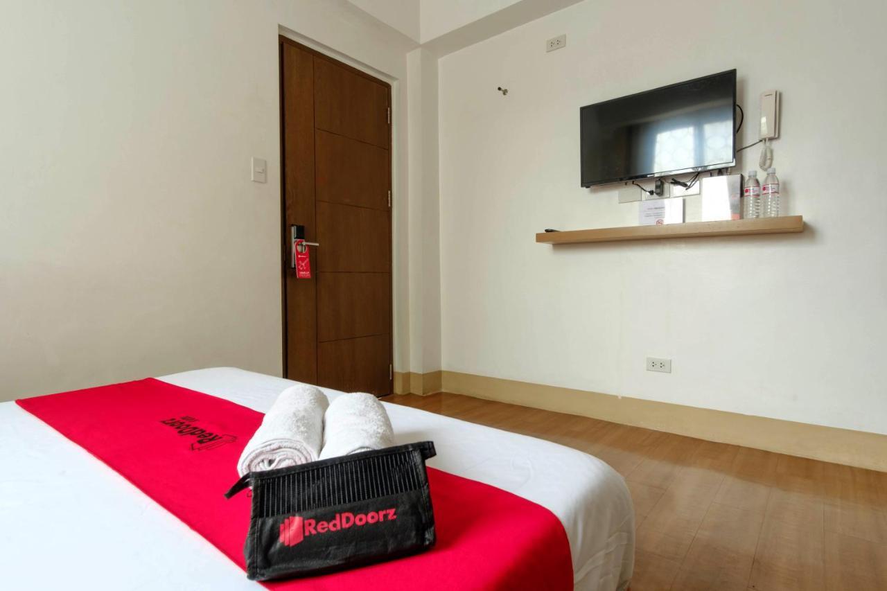 Hotel Reddoorz Near V Mapa Station Manila Exterior foto